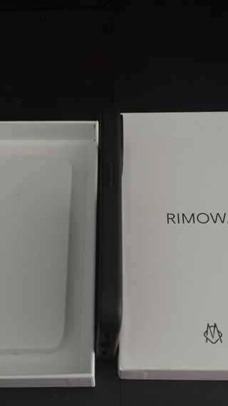 Cover Rimowa nera iPhone 15 Pro