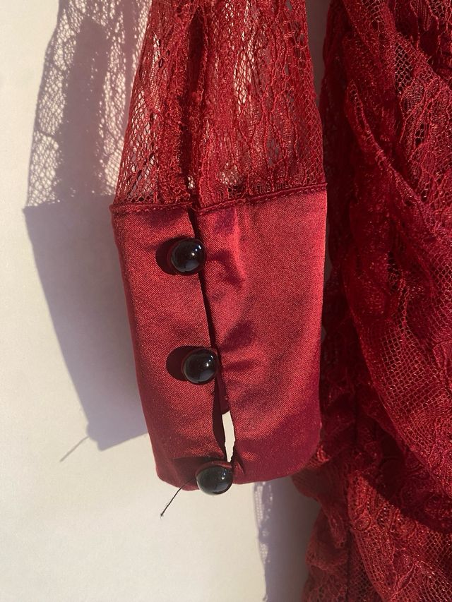 Abito in pizzo trasparente rosso