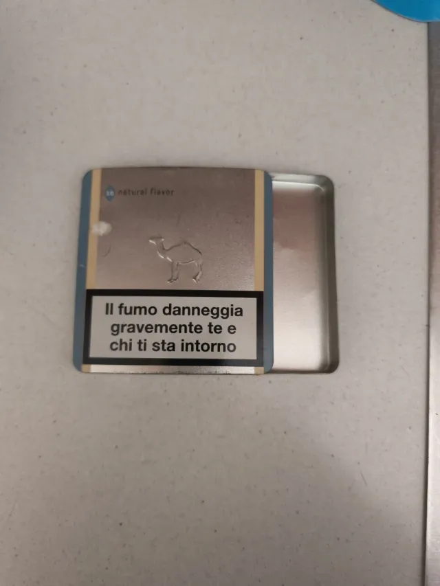 Contenitore metallo Camel serie limitata