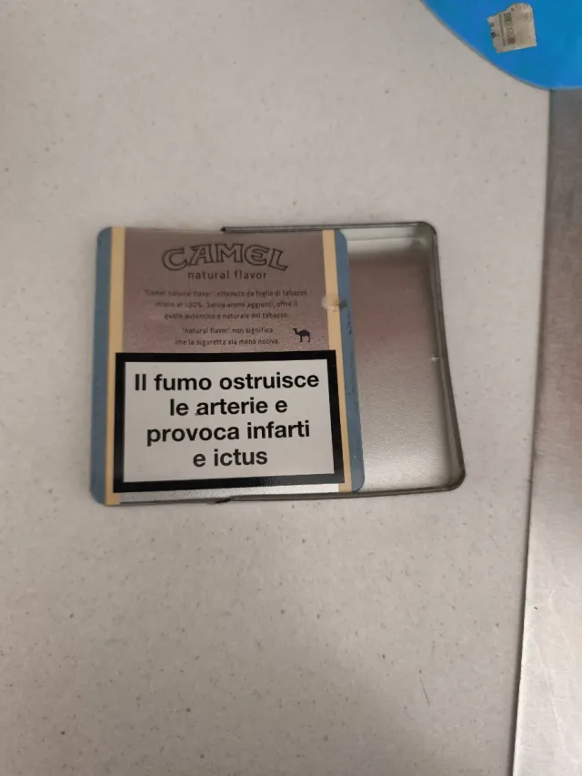 Contenitore metallo Camel serie limitata