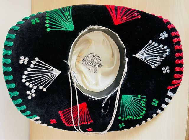 Sombrero Mexicano Negro Bordado