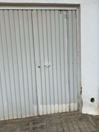 Puerta de garaje con motor