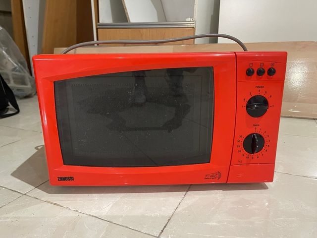 Microondas Zanussi Rojo