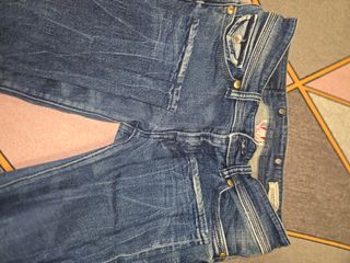 Pantalón vaquero mujer desgastado