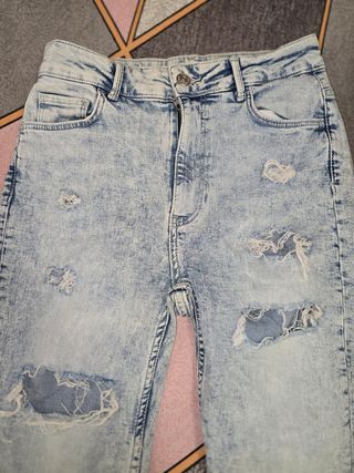 Pantalón vaquero mujer desgastado