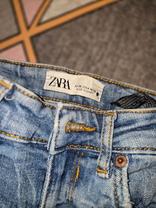 Pantalón vaquero mujer desgastado