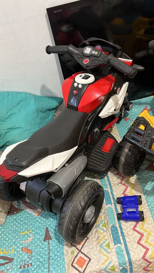 Buggy y moto eléctrica infantil