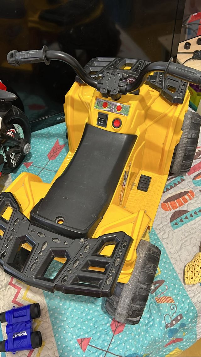 Buggy y moto eléctrica infantil