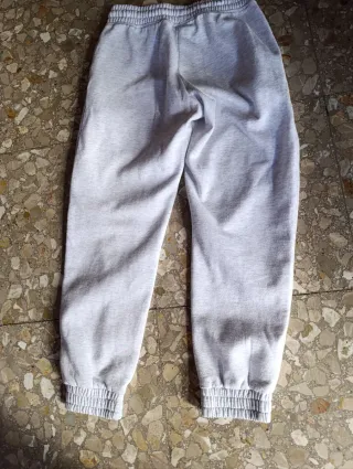 Pantalón chándal gris con dibujo Stitch Talla M