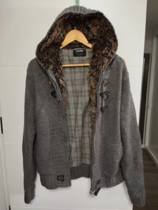 Chaqueta Pull and Bear gris con capucha
