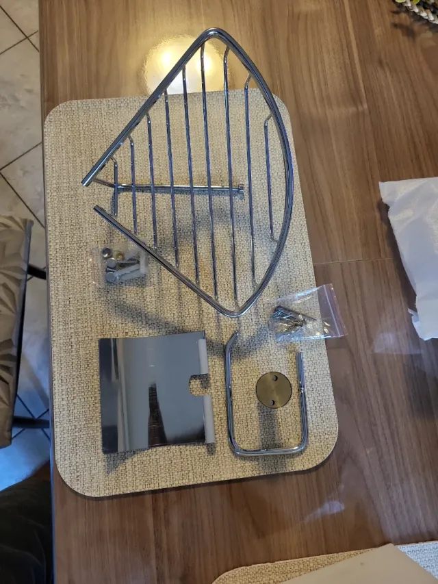 Set Utensili Bagno Acciaio Inox
Porta rotolo
Angol