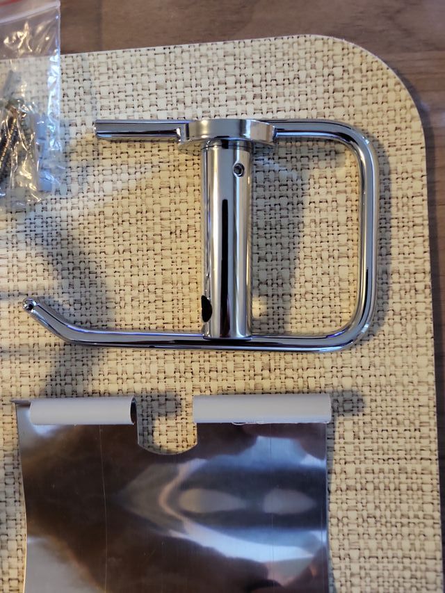 Set Utensili Bagno Acciaio Inox
Porta rotolo
Angol