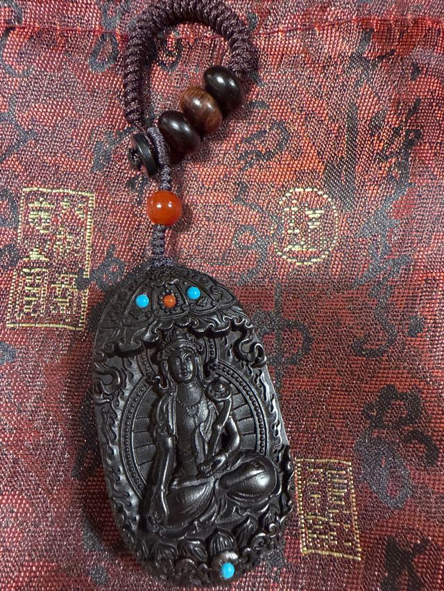 Llavero protector del Perro y del Cerdo – Amitābha