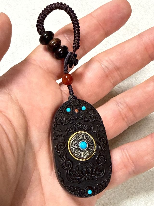 Llavero protector del Perro y del Cerdo – Amitābha