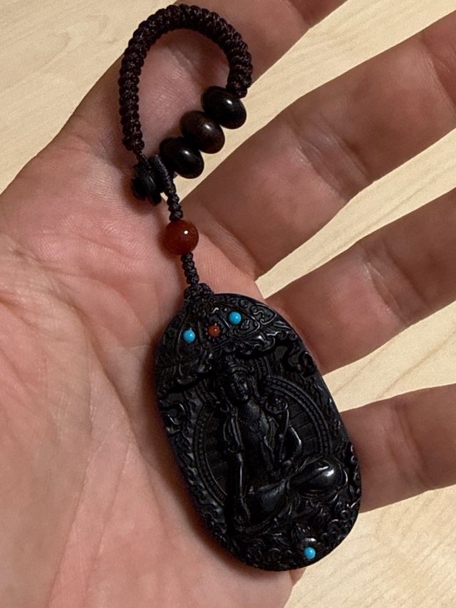 Llavero protector del Perro y del Cerdo – Amitābha