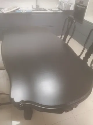 Mesa de comedor negra con sillas 