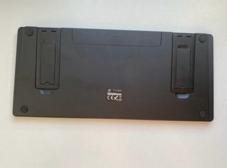 Teclado inalámbrico Netway negro con soporte