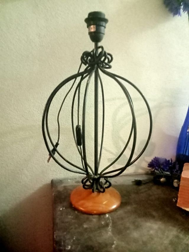 Pie de lámpara metal y madera