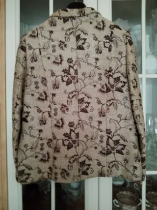 Chaqueta Julian Charles floral beige y marrón