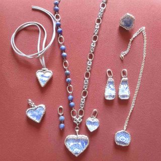 Joyas artesanas de porcelana rota