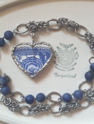 Joyas artesanas de porcelana rota