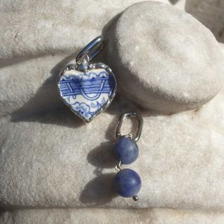Joyas artesanas de porcelana rota