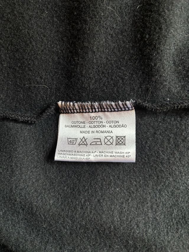 Chaqueta Deportiva Negra con Detalles