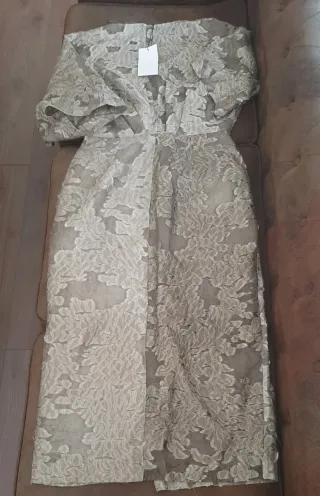 Vestido ZARA beige y gris con etiqueta