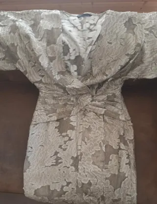 Vestido ZARA beige y gris con etiqueta