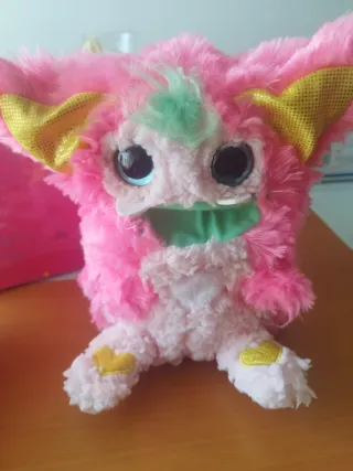 Muñeco interactivo rosa