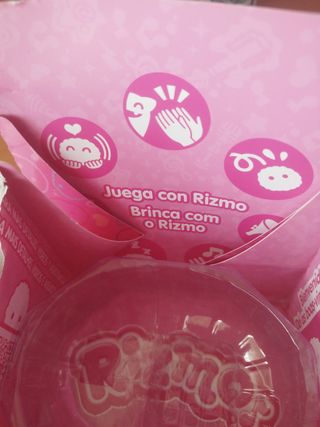 Muñeco interactivo rosa