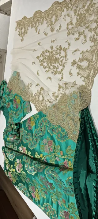 Traje de Fallera con Manteletas 