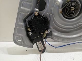 ELEVALUNAS TRASERO DERECHO para HYUNDAI TRAJET (FO) 2000 110687