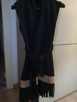 Cappotto smanicato con frange