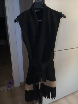 Cappotto smanicato con frange