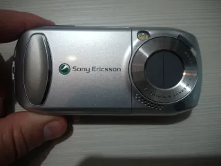Sony Ericsson S700i Grigio/Argento