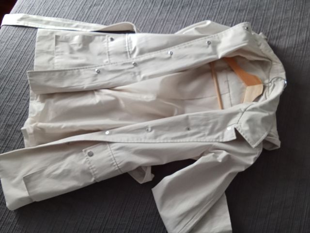 Parka blanca Stradivarius Talla XS