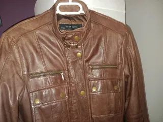 Cazadora de cuero para mujer