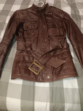 Cazadora de cuero para mujer