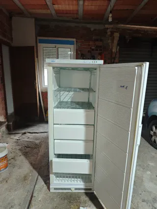 Congelador vertical blanco