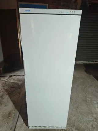 Congelador vertical blanco