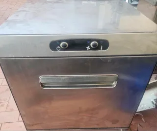 Lavavajillas profesional hostelería bar con bomba 