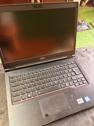 Portátil Fujitsu U748 para piezas sin placa base