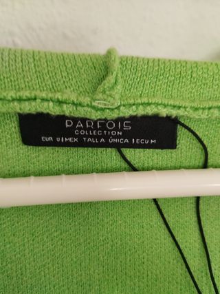 Chaqueta verde con capucha