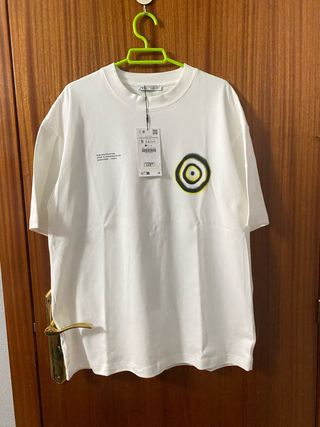 Camiseta Zara.
