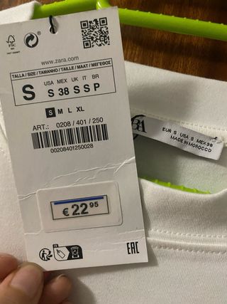 Camiseta Zara.

