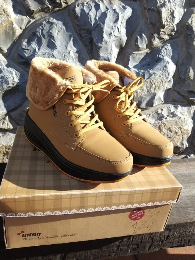 Botines color mostaza. 