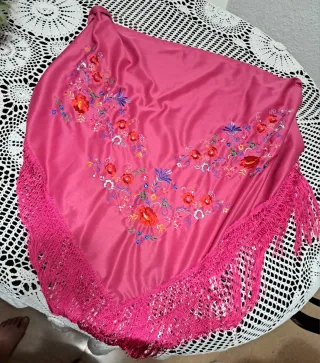Vestido Baturra Talla XS, la chica es adolescente 