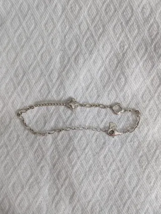 Pulsera de plata con diseño de trébol