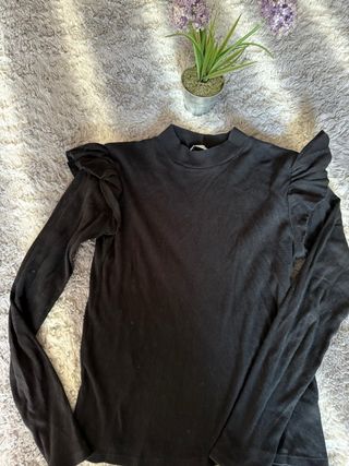 Jersey Zara negro manga con detalle en el hombros 